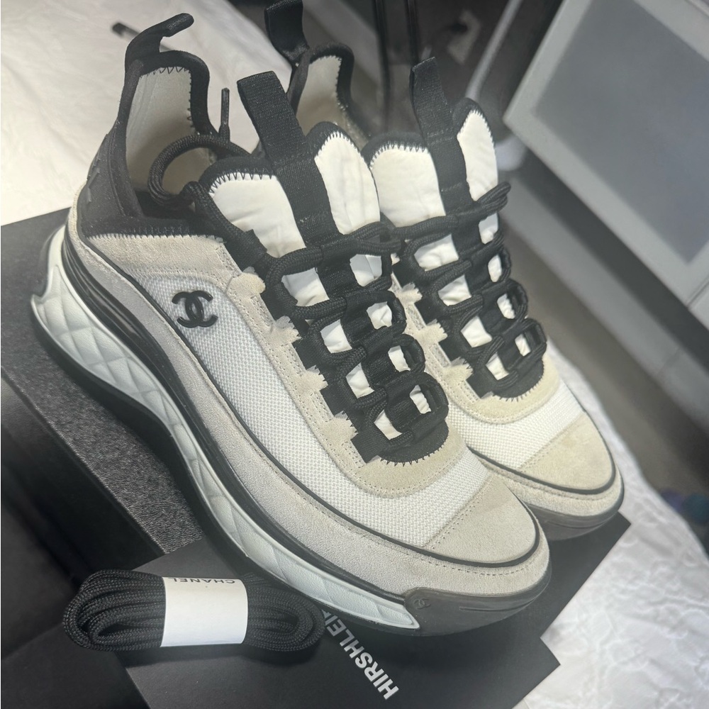 Chanel sneakers size 8 / 38. 100% authentic